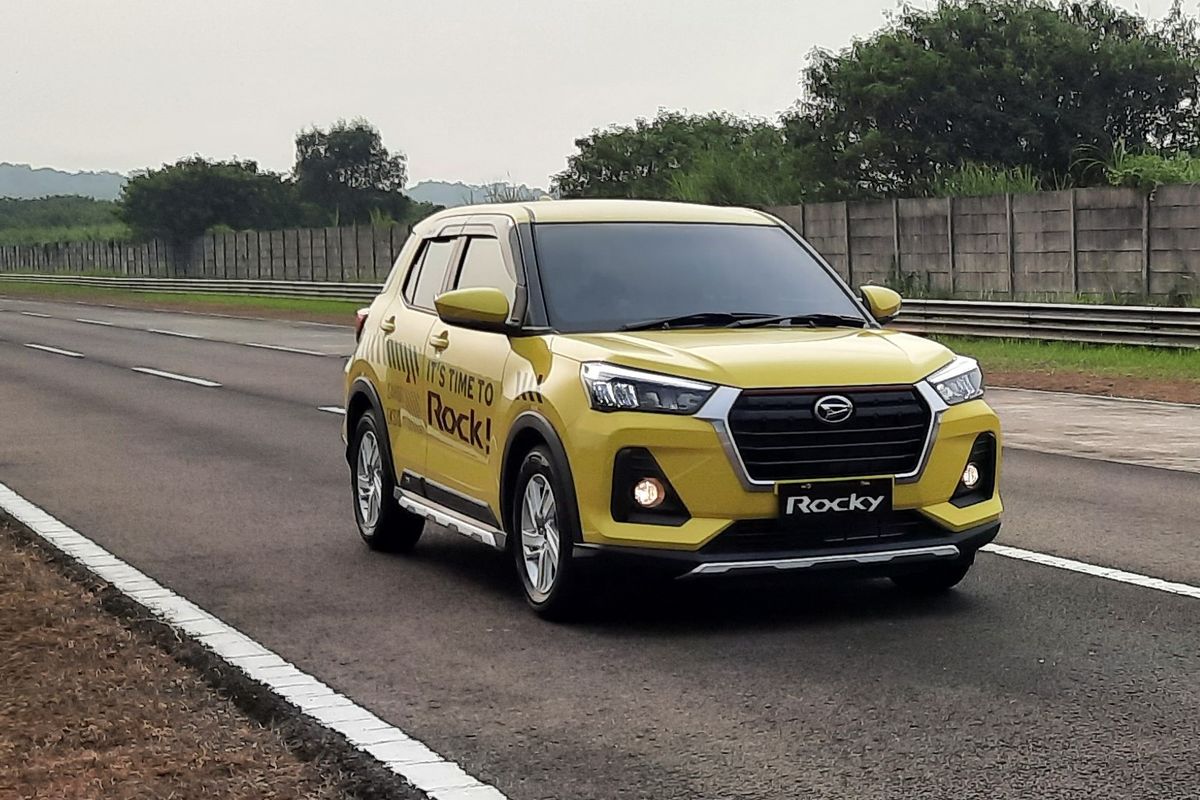 Test Drive Daihatsu Rocky 1.2 L 