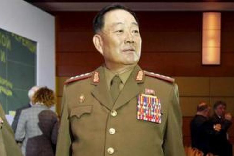 Menhan Korea Utara Hyon Yong Chol dijatuhi hukuman mati karena tertidur dalam sebuah acara resmi yang dihadiri Kim Jong Un.