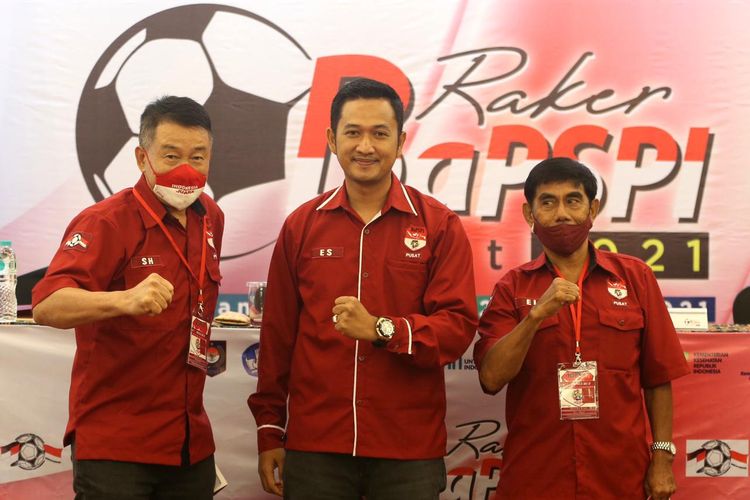 Badan pembinaan pesepak bola prestasi indonesia BaPSPI menggelar rapat kerja pengurus pusat di hotel Grand Zury Serpong Tangerang Selatan Banten, Minggu (28/3/2021).  