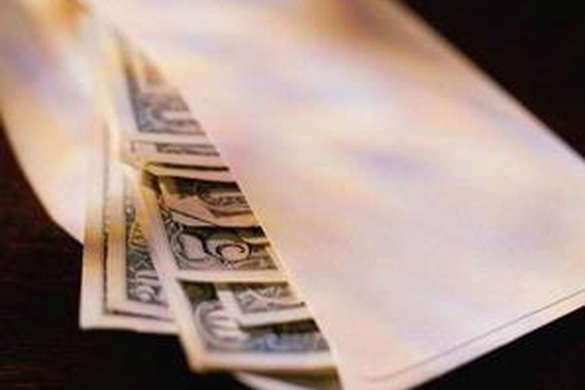 Ilustrasi, amplop uang