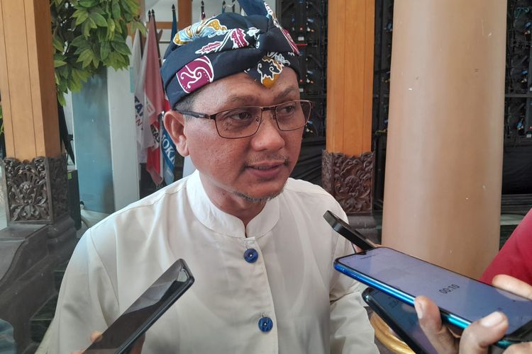 Foto: Ketua KPU Kabupaten Situbondo Marwoto ketika ditemui setelah selesai berkegiatan.
