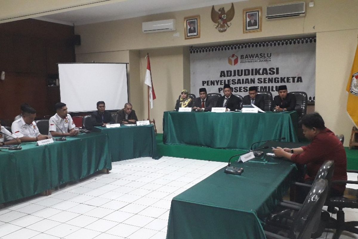 Sidang pembacaan putusan sengketa Pemilu antara Politikus Partai Gerindra Mohamad Taufik dan KPU DKI Jakarta di Kantor Bawaslu DKI Jakarta, Jumat (31/8/2018).
