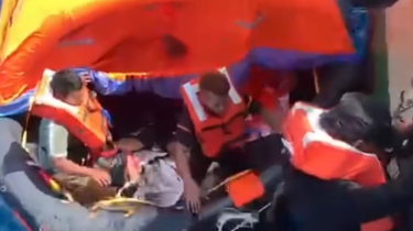 Sempat Terkendala Ombak Tinggi, 7 ABK Kapal Pelni yang Mati Mesin Dievakuasi