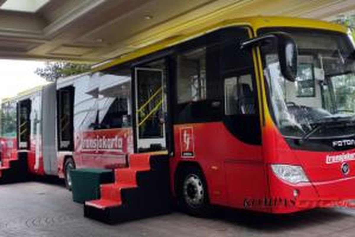 Pemerintah Provinsi DKI Jakarta mendapatkan 99 unit Transjakarta baru berbahan bakar CNG merek Foton yang akan beroperasi di koridor dua dan tiga.