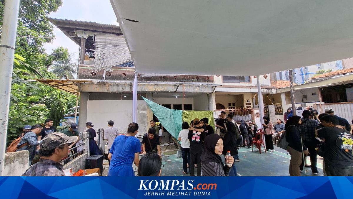 Pelayat Mulai Berdatangan ke Rumah Duka Temon, Keluarga Menangis