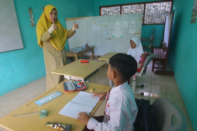 SDN di Lereng Pegunungan Anjasmoro Mojokerto Hanya Dapat 2 Siswa Baru, Tapi Tetap Dibuka