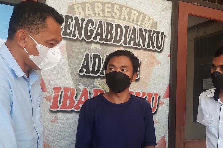 Kasatreskrim Polres Rembang, AKP Heri Dwi Utomo lakukan interogasi kepada tersangka pemerkosaan di Mapolres Rembang, Kamis (17/3/2022)