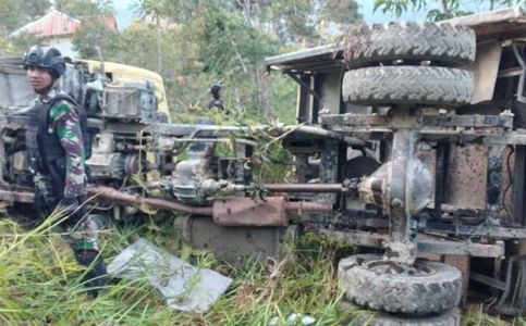 Two Indonesian Army Soldiers Die, 15 Injured in Road Accident in Papua