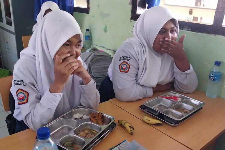 Siswa Santap Menu MBG tapi Tak Suka Makan Ikan di SMPN 1 Sumbawa