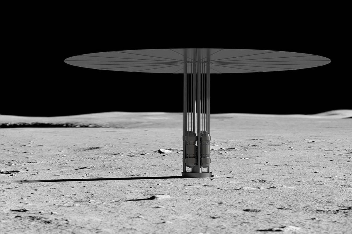 Ilustrasi reaktor nuklir yang akan ditempatkan NASA di Bulan. Fusi nuklir ini akan memberikan suplai daya listrik untuk mendukung kehidupan koloni astronot di Bulan. Tak hanya akan berguna dalam misi eksplorasi di Bulan, tetapi juga misi eksplorasi di Mars di masa depan.