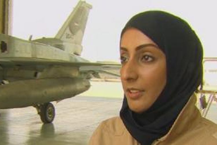 Mayor Mariam Al Mansouri, perempuan pertama yang menjadi pilot pesawat tempur Uni Emirat Arab (UEA)