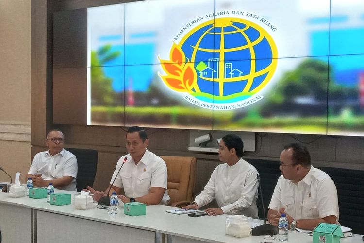 Menteri ATR/Kepala BPN Agus Harimurti Yudhoyono (AHY) membuka rapim di Kantor Kementerian ATR/BPN, Jakarta, Kamis (22/2/2024).