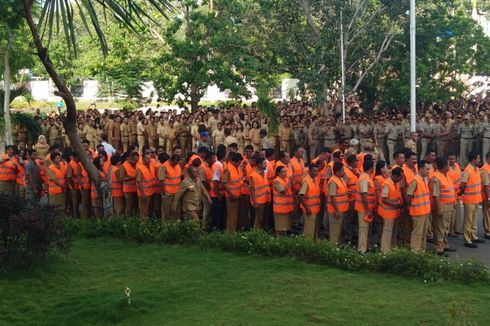 Tak Disiplin dalam Bekerja, 143 ASN di NTT Kenakan Rompi Oranye Saat Apel Pagi