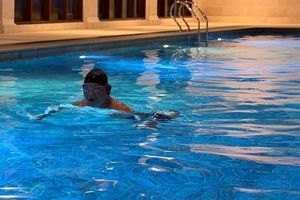 Momen Prabowo Berenang Pagi di Hambalang Sebelum Bertolak ke Retret DPRD di Magelang