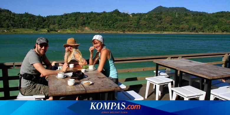 Menyeruput Kopi Di Danau Tiga Warna Linouw Nikmatnya