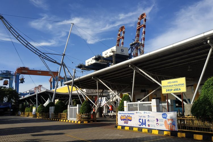 Suasana lengang di area terminal penumpang Pelabuhan Tanjung Priok, Jakarta Utara, Jumat (6/5/2022).