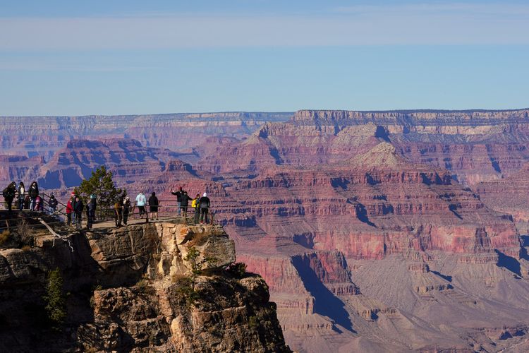 Para pengunjung di Grand Canyon, Amerika Serikat.