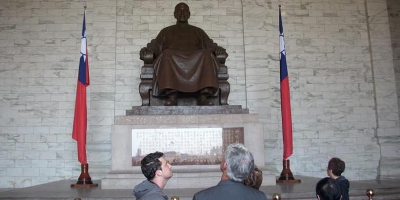 Gedung Memorial Chiang Kai-shek di Taipei, Taiwan.