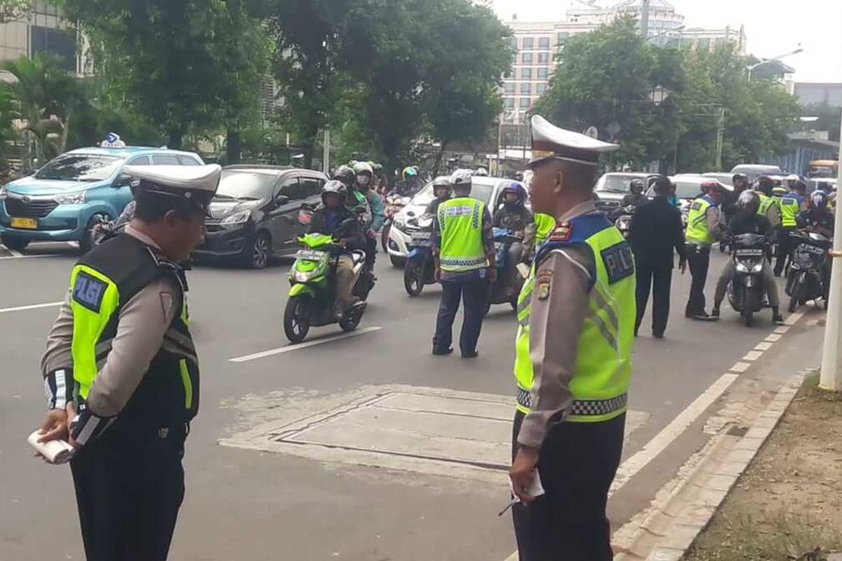 Razia pelanggar pajak kendaraan bermotor di Senen, Jakarta Pusat, Kamis (13/2/2020)