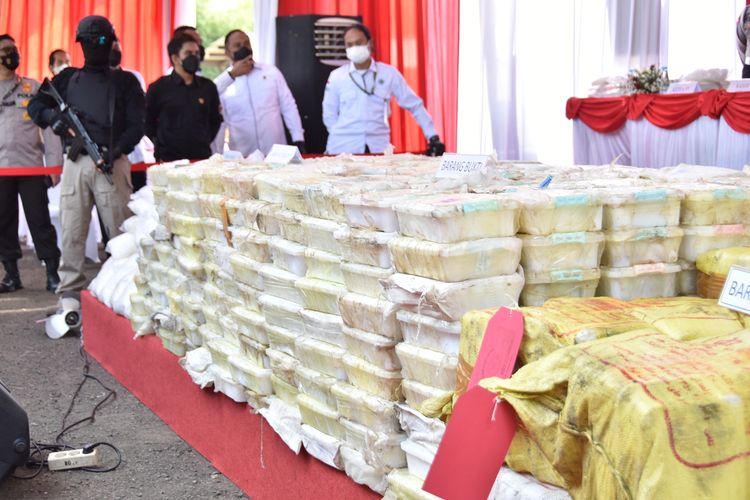 Indonesian police have seized 1.196 tons of crystal methamphetamine in Pangandaran District, West Java. 