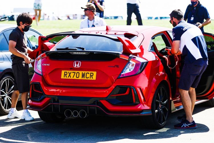 New Honda Civic Type R resmi menjadi official car untuk mendukung aktivitas tim balap andalan Honda yaitu Red Bull Racing dan Scuderia AlphaTauri. 