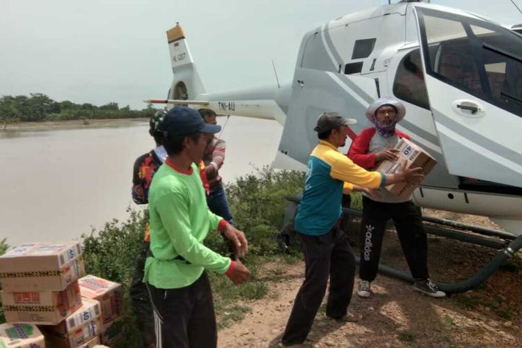 Bantuan untuk wilayah Legonkulon, Kabupaten Subang dikirim melalui udara, Rabu (10/2/2021).