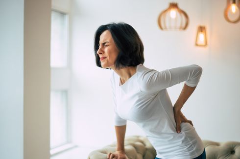 7 Cara Mengobati Sakit Pinggang, Bisa Dilakukan di Rumah