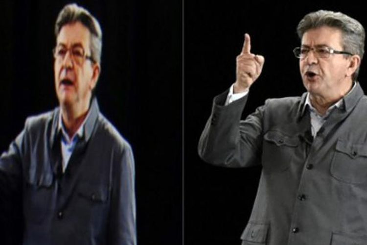 Kandidat Presiden Perancis Jean-Luc Melenchon sedang menyampaikan sambutannya dalam kampanye di Chassieu dekat. Semetaara pada saat yang sama (kanan) sosoknya muncul dalam acara serupa di La Plaine Saint Denis, utara Paris.  

