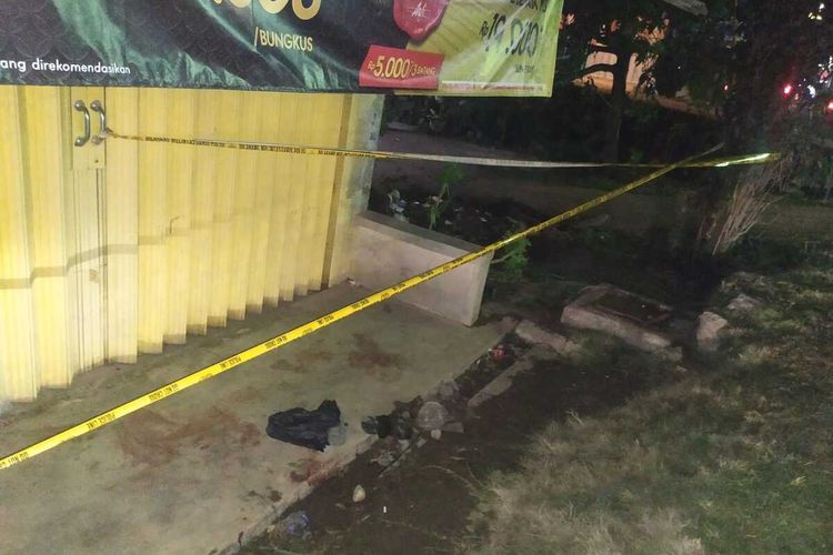 Lokasi dua orang begal dipukuli massa di Jalan RA Basyid Raya, Lampung Selatan, Jumat (24/6/2022). Seorang bocah dikabarkan terkena peluru nyasar.