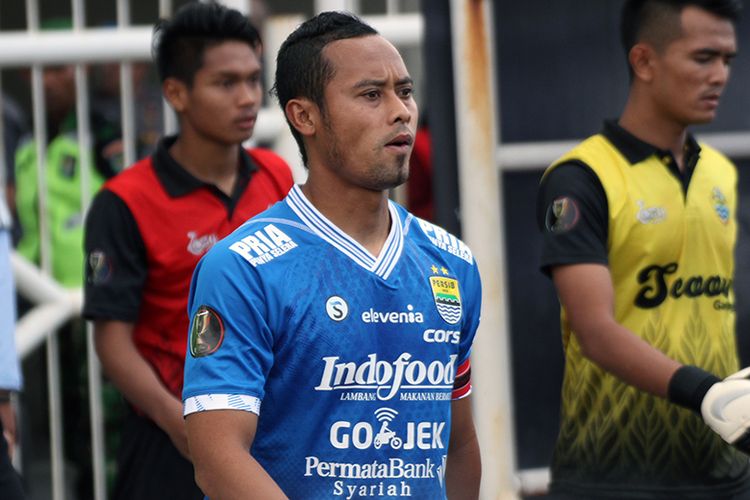 Mantan kapten Persib Bandung, Atep. 