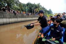 Warga Kota Tangerang Padati Sungai Cisadane untuk Mancing 2 Ton Ikan Bersama