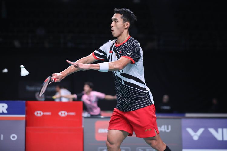 Aksi pebulu tangkis tunggal putra Indonesia, Jonatan Christie, dalam laga babak 16 besar Australian Open 2023 di Lapangan 1 Quaycentre, Sydney, pada Kamis (3/8/2023) siang WIB. Terkini, Jonatan Christie langsung terhenti di babak pertama Kejuaraan Dunia BWF 2023 usai kalah dari Lee Zii Jia.