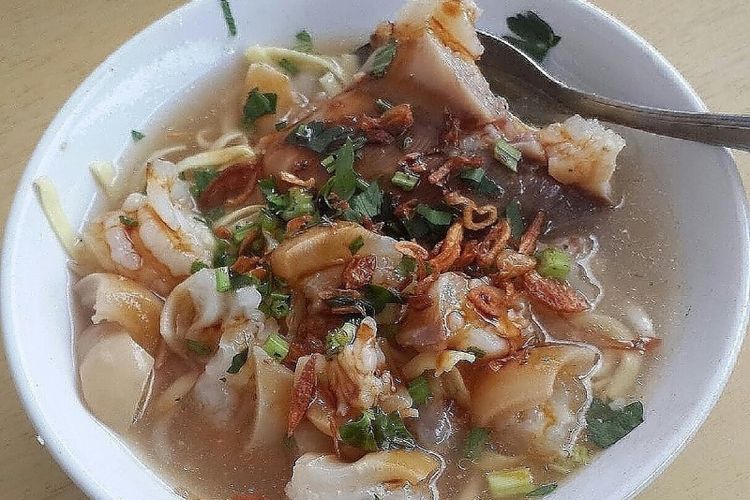 Mie Kocok Cepay, salah satu mie legendaris Kota Bandung. Sudah eksis sejak tahun 1979.