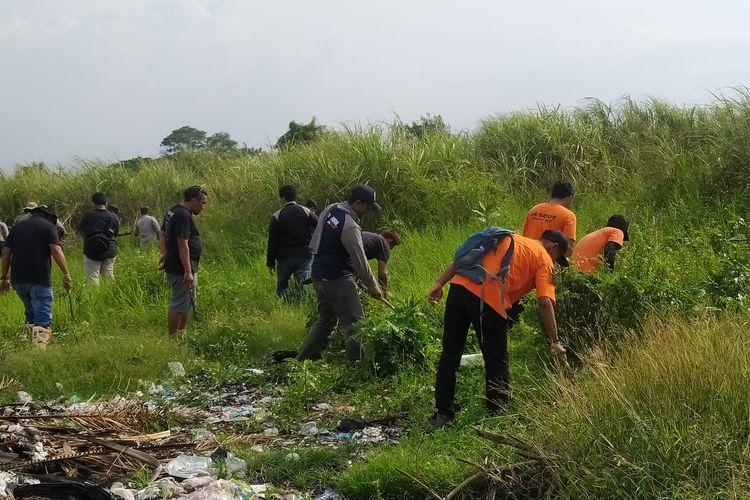 Saat personel gabungan melakukan pencarian di tempat kejadian perkara. Rabu (14/9/2022)