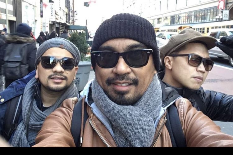 Foto kebersamaan Trio Lestari yakni Glenn Fredly, Sanhdy Sondoro dan, Tompi. (Bidikan layar Instagram Sandhy Sondoro). 