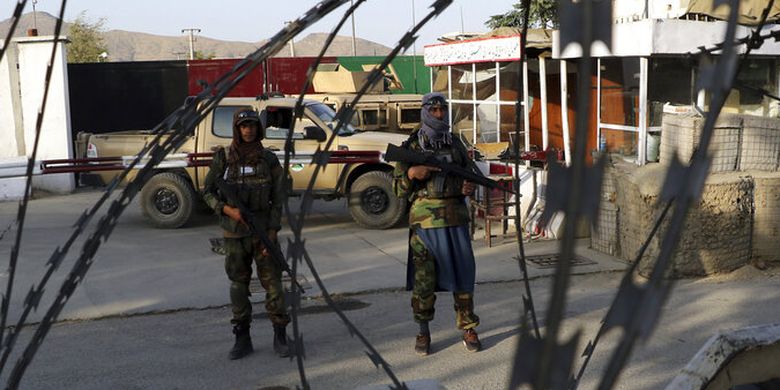 Taliban telah Bersiap Ambil Kendali Bandara Kabul Jelang Tenggat Waktu Evakuasi - Vimarsana News
