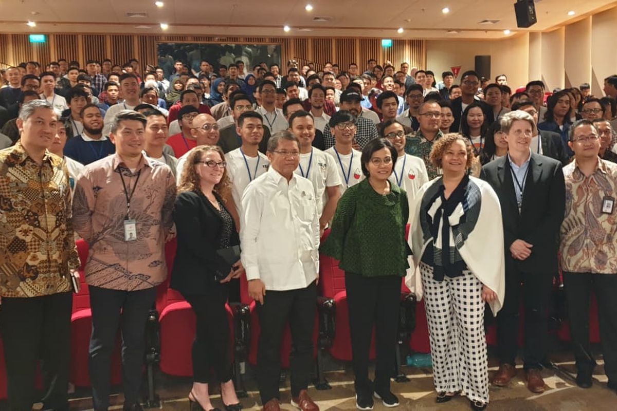 Apple menyelenggarakan kelulusan siswa angkatan pertama Apple Developer Academy @BINUS di Auditorium BSD Green Office Park (12/3/2019). Acara dihadiri Menteri Perindustria Airlangga Hartanto, Menteri Komunikasi dan Informatika Rudiantara dan Menteri Keuangan Sri Mulyani.