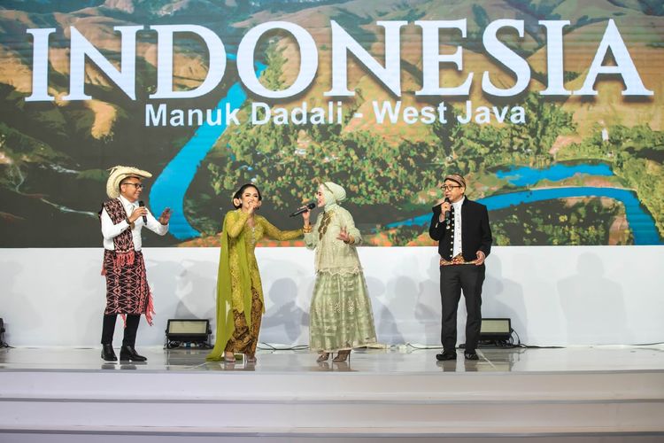 Penampilan para penyanyi ternama Indonesia dalam acara Solidarity Dinner atau makan malam solidaritas sebagai penutup perhelatan Sidang Umum AIPA ke-44 di Fairmont Hotel, Jakarta, Rabu (9/8/2023).
