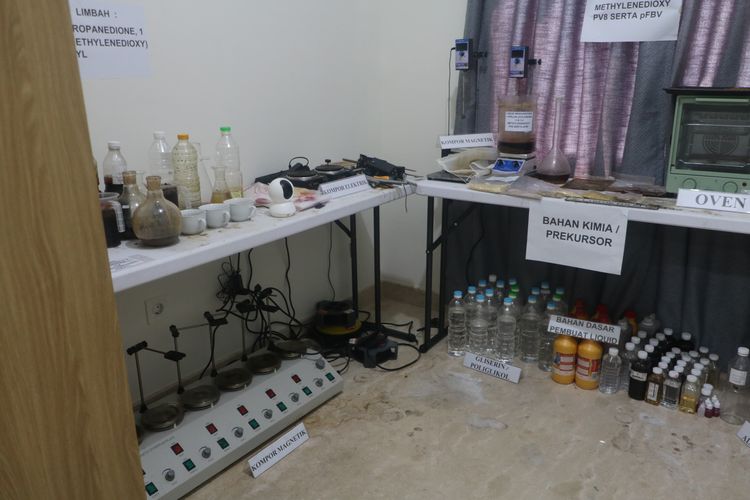    Penampakan tempat yang digunakan 2 pria di Medan untuk membuat pabrik rokok elektrik atau vape mengandung narkoba di apartemen mewah di Kawasan Kesawan, Kecamatan Medan Barat, Kota Medan, Sumatera Utara, Senin (30/6/2025)