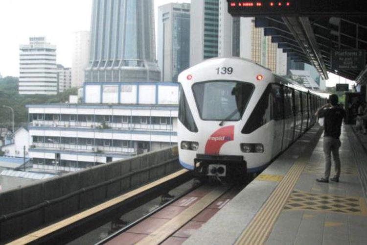  Ilustrasi. Layanan light rail transit (LRT) dengan nama Rapid KL yang beroperasi di Kuala Lumpur, Malaysia. 