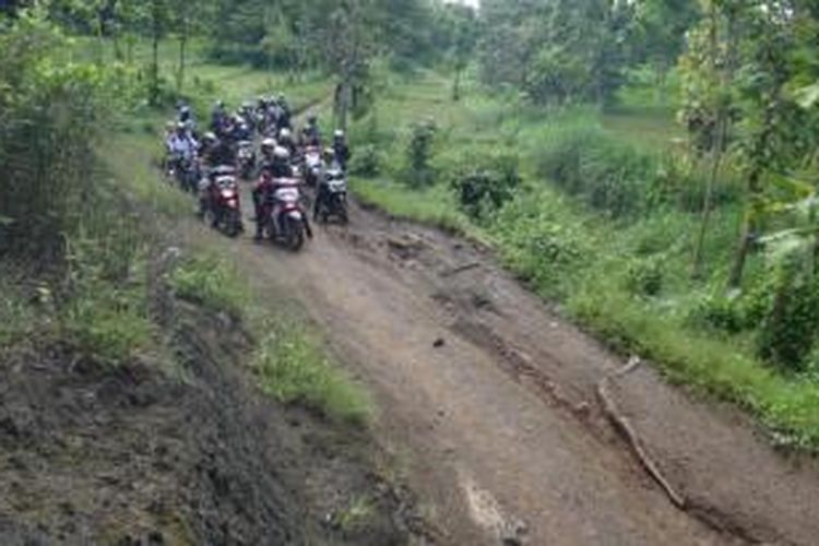Salah satu akses jalan menuju lokasi Batu Solor, di Desa Solor, Kecamatan Cermee, Kabupaten Bondowoso, Jawa Timur.