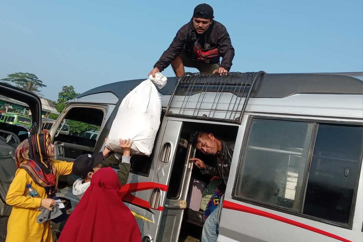 Tingkat penumpang melonjak drastis di Terminal Pasirhayam, Cianjur, Jawa Barat, Rabu (19/4/202) pada musim mudik tahun ini.