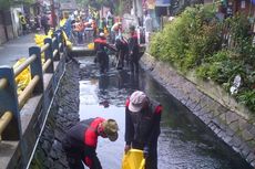 Menyisir Gorong-gorong, Petugas Kebersihan di Bandung Temukan Janin 