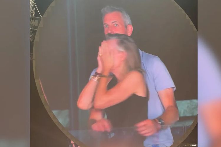 Terciduk Peluk Kristin Cabot di Konser Coldplay, Andy Byron "Ngumpet"