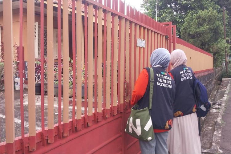 Cerita Petugas Sensus Ekonomi di Bogor, Dikejar Anjing hingga Ditolak Warga