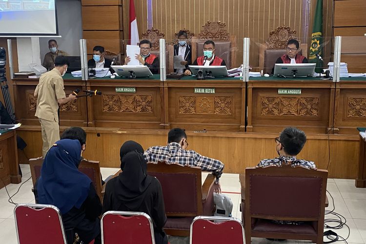 Sebanyak lima saksi dalam kasus pembunuhan berencana terhadap Nofriansyah Yosua Hutabarat atau Brigadir J sudah hadir di Ruang Sidang Utama Prof Ormar Seno Adji, Pengadilan Negeri Jakarta Selatan, Jakarta, Senin (7/11/2022), sekitar pukul 10.12 WIB.