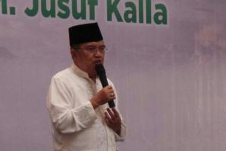 Calon wakil presiden Jusuf Kalla saat mengadakan buka puasa bersama di Makassar, Senin (7/7/2014)