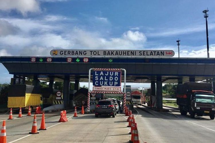 Gerbang Tol (GT) Bakauheni Selatan di ruas Tol Bakauheni-Terbanggi Besar.