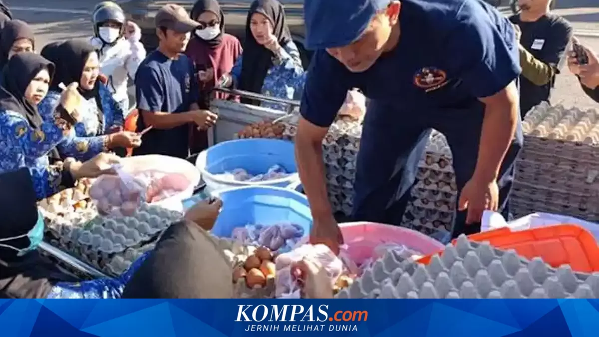 Harga Telur Anjlok, Peternak Rakyat Blitar Gelar Aksi Jual Murah Rp 20.000 Per Kg di Depan Kantor Bupati
