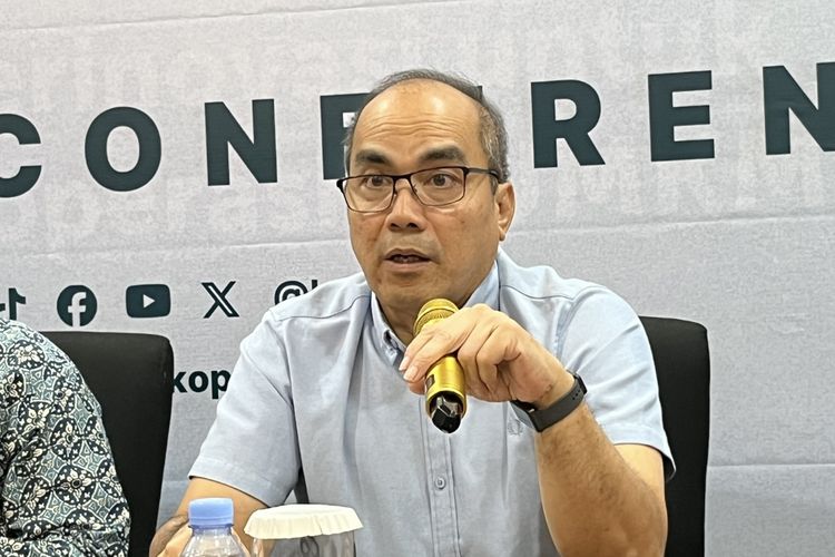 Deputi Bidang Pengawasan Kemenkop Herbert Siagian saat diskusi dengan Asosiasi Perusahaan Penjaminan Daerah (Aspenda) di Kantor Kemenkop, Jakarta Selatan, Rabu (16/4/2025).